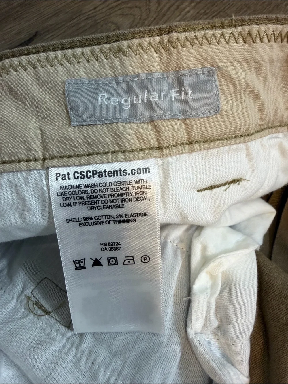 Men's Columbia Omni-Shield shorts, zipper closure
